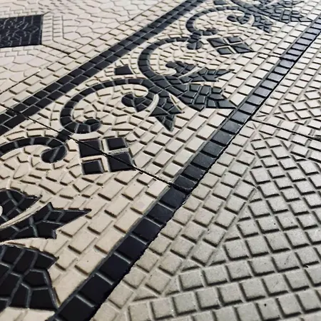 Liberty מלון דירות 4*